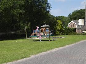 Camping De Zonneheuvel in Oudemirdum