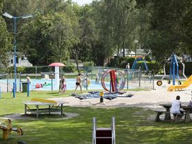 Camping De Heidebloem in Schaijk