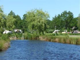 Camping De Drie Provinciën in Een - West